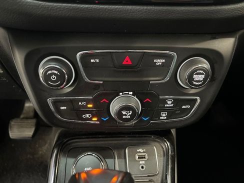 Used 2020 Jeep Compass Limited image 25