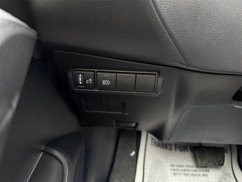 Used 2025 Toyota Corolla Cross XLE image 28