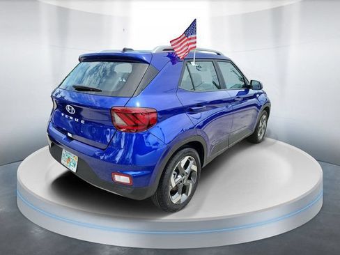 Used 2025 Hyundai Venue Limited FWD image 4