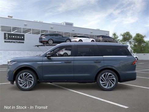 New 2025 Lincoln Navigator Reserve image 3