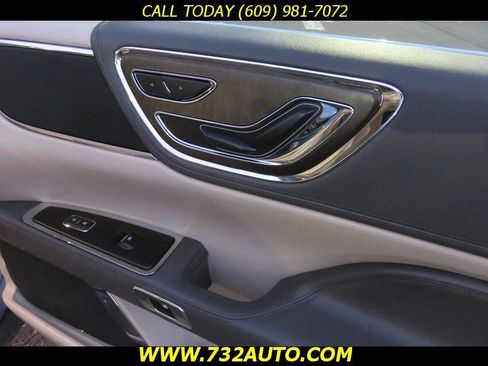 Used 2018 Lincoln Continental Select w/ Continental Climate Package image 20