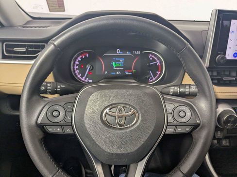 Used 2023 Toyota RAV4 XLE Premium FWD image 18
