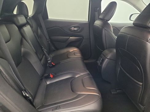 Used 2019 Jeep Cherokee Latitude Plus image 19