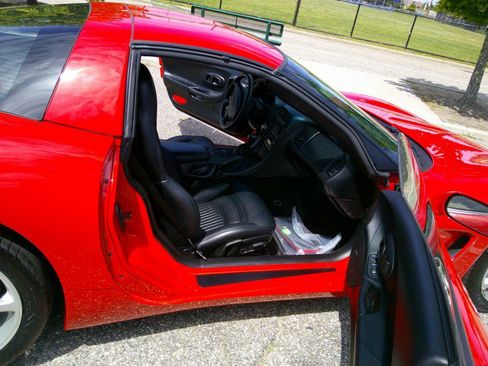 Used 2004 Chevrolet Corvette Coupe RWD image 35