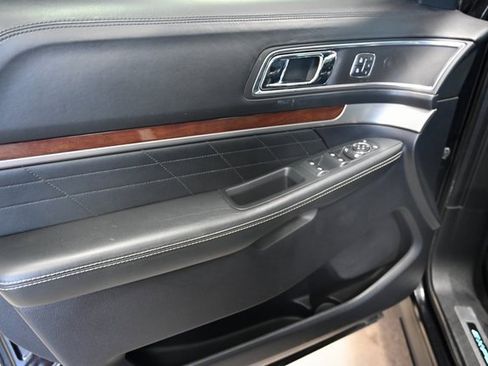 Used 2019 Ford Explorer Platinum image 28