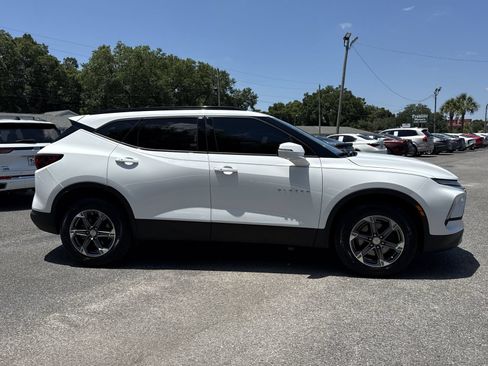 Used 2024 Chevrolet Blazer LT w/ Sound & Technology Package FWD image 6