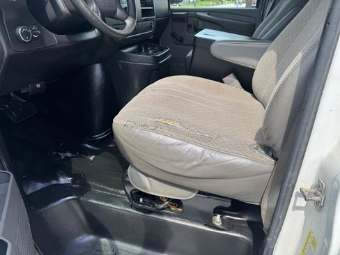 Used 2012 Chevrolet Express 2500 RWD image 15