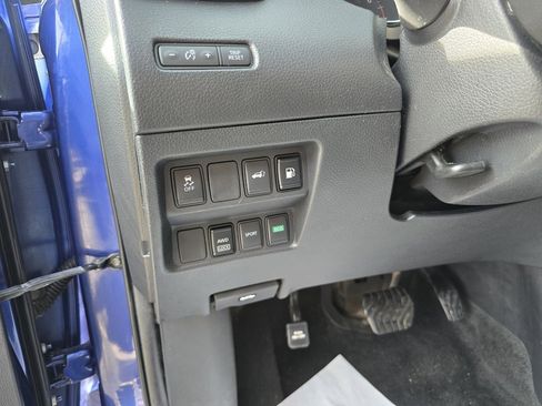 Used 2018 Nissan Rogue SV image 18