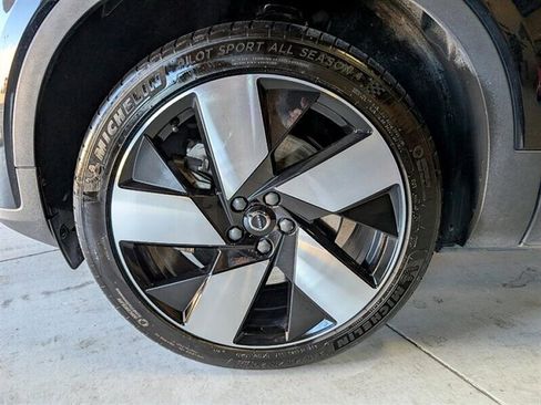 Used 2023 Volvo XC40 Recharge Ultimate image 15