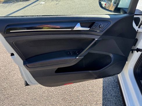 Used 2017 Volkswagen GTI SE image 39