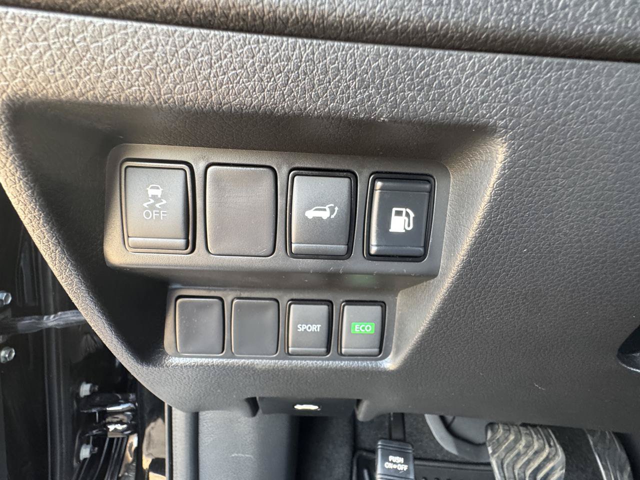 Used 2018 Nissan Rogue SV FWD image 33