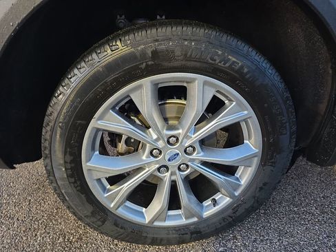 Used 2023 Ford Explorer XLT w/ Equipment Group 202A image 12