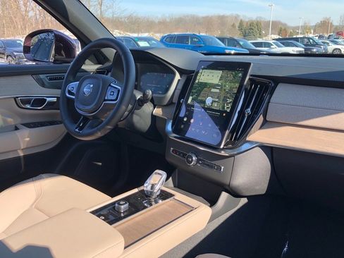 New 2026 Volvo XC90 B6 Plus w/ Protection Package Premier image 17