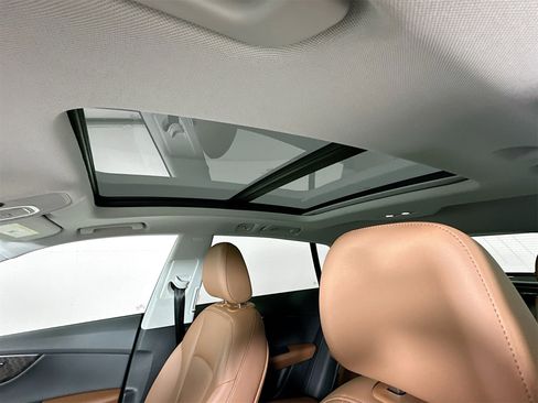 Used 2021 Audi Q8 Premium Plus image 23