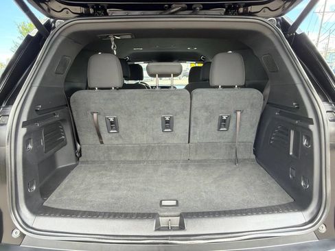 Used 2024 Chevrolet Traverse LT FWD image 23