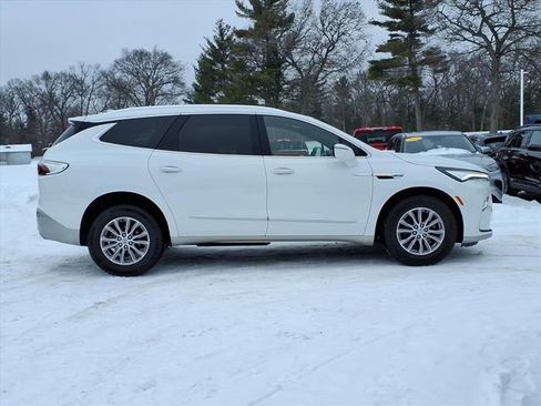 Used 2023 Buick Enclave Essence image 24