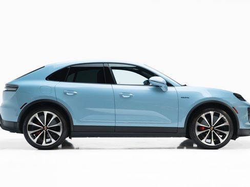 Used 2025 Porsche Macan 4S Electric image 7