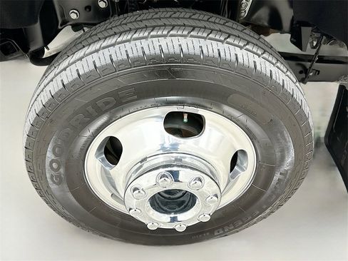 Used 2023 Ford F350 King Ranch w/ FX4 Off-Road Package image 32