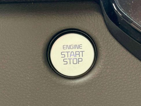 Used 2025 Kia Carnival FWD image 20