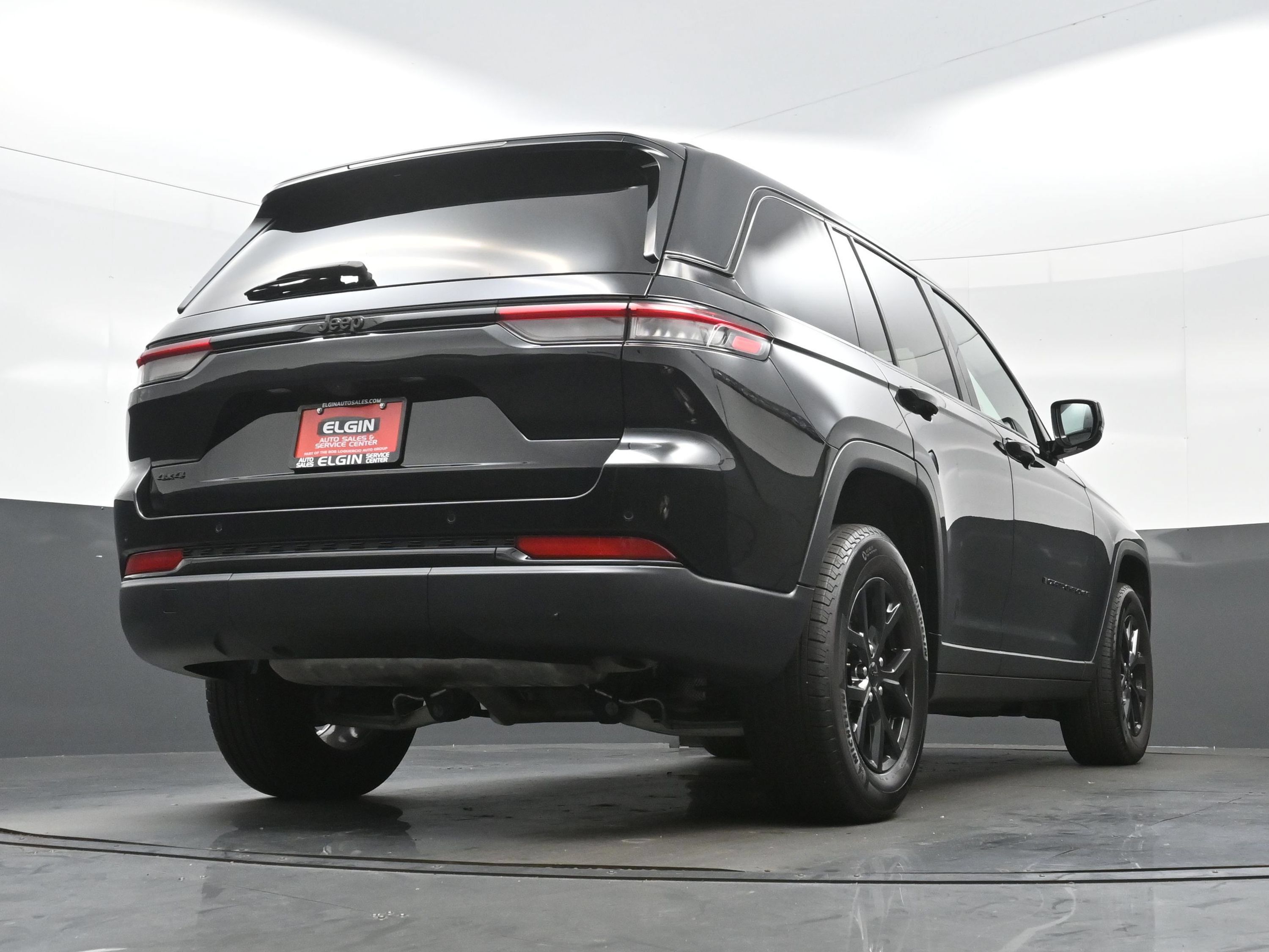 Used 2025 Jeep Grand Cherokee Altitude AWD/4WD image 30