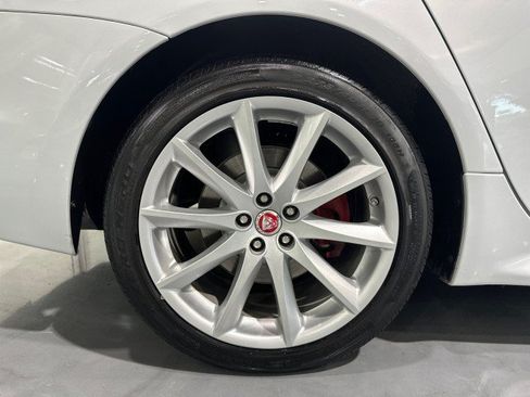 Used 2016 Jaguar XJ R-Sport RWD image 9