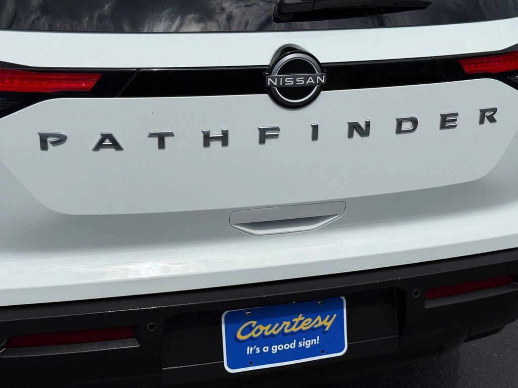 Used 2025 Nissan Pathfinder SV FWD image 11