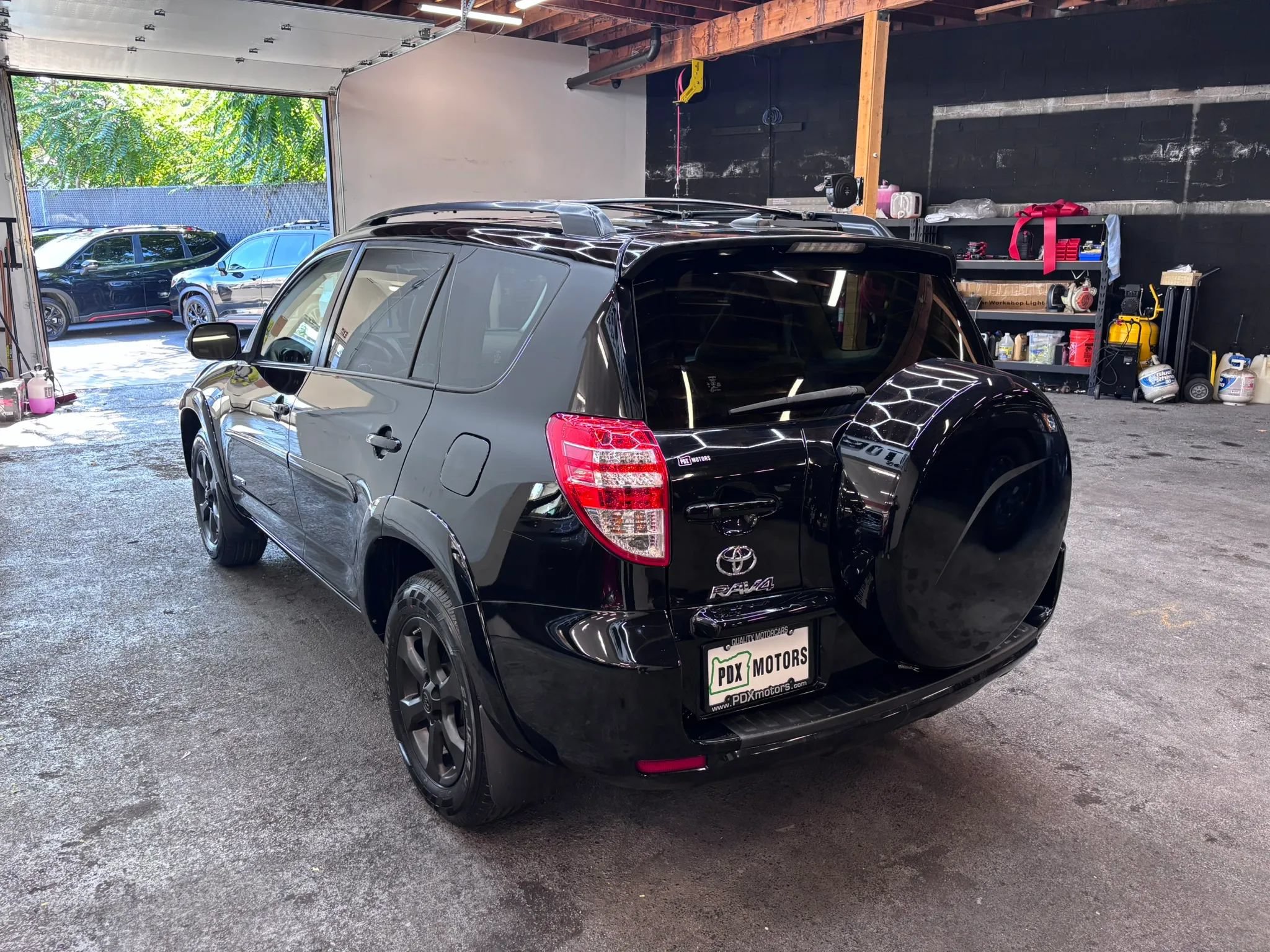 Used 2011 Toyota RAV4 Limited AWD/4WD image 5