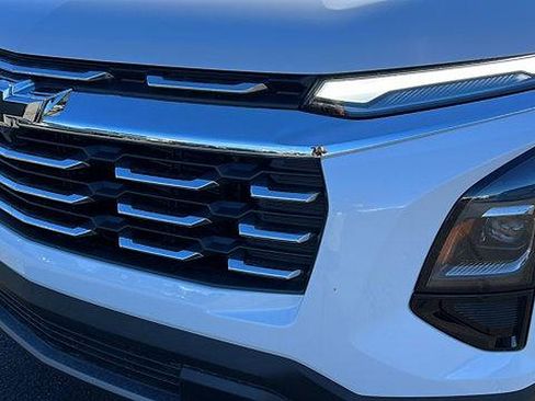 New 2026 Chevrolet Equinox LT image 9