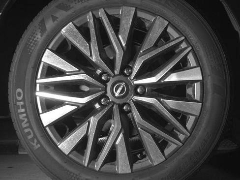 Used 2025 Nissan Altima 2.5 SV FWD image 15