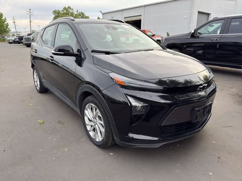 Used 2023 Chevrolet Bolt EUV LT FWD image 3