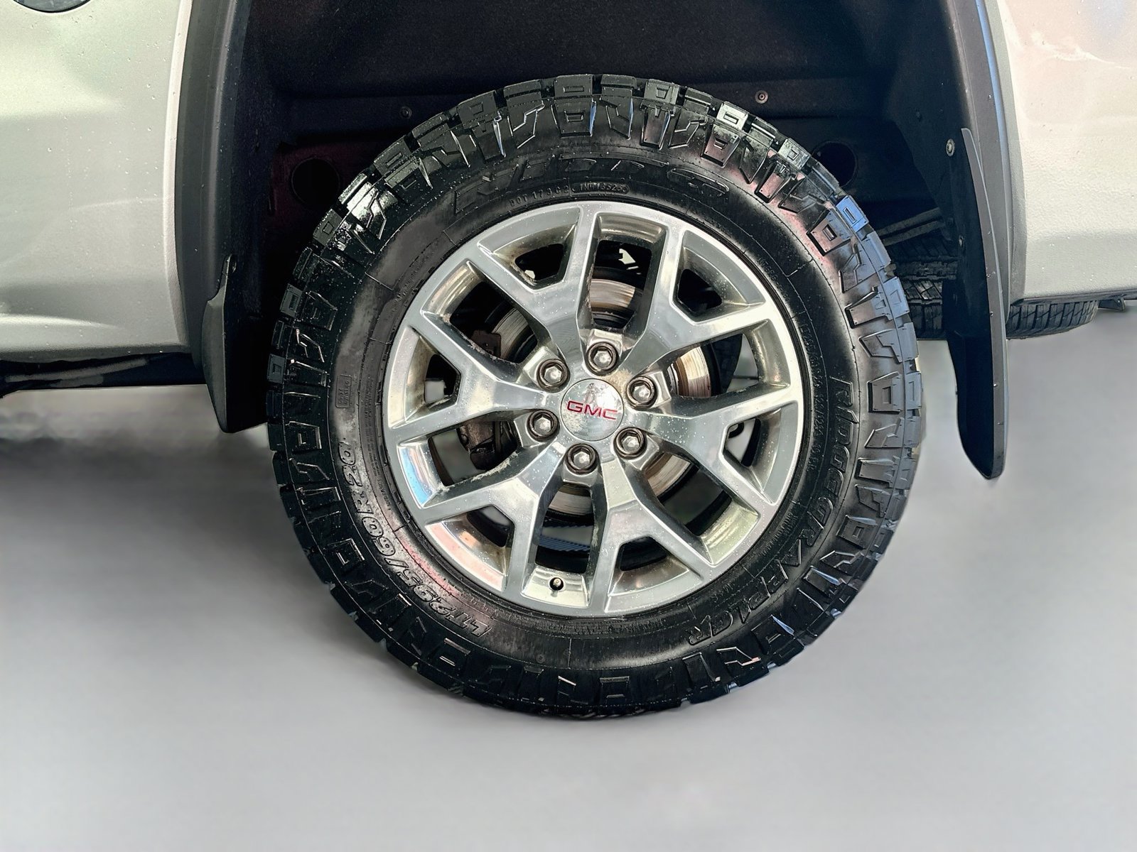 Used 2015 GMC Sierra 1500 SLT w/ SLT Crew Cab Value Package AWD/4WD image 31