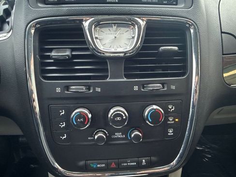 Used 2015 Chrysler Town & Country LX image 25