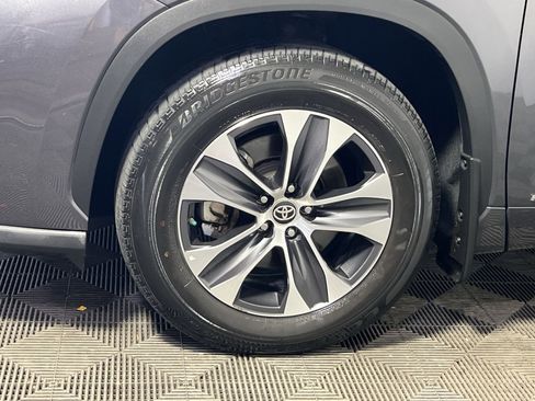 Used 2020 Toyota Highlander XLE image 13