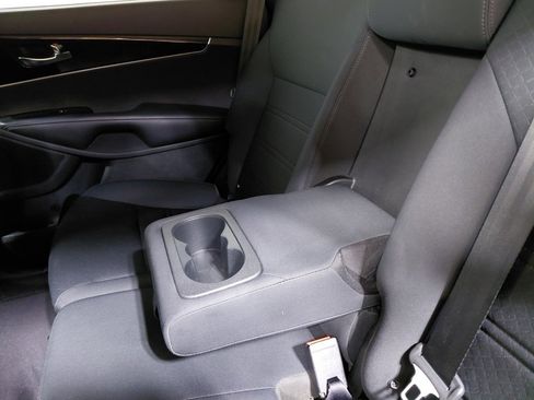 Used 2019 Kia Sorento L image 38