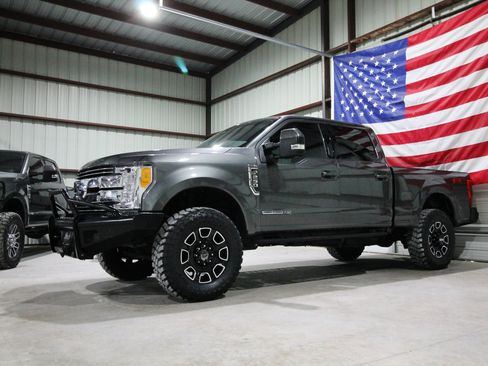 Used 2017 Ford F250 Lariat w/ Lariat Ultimate Package AWD/4WD image 1
