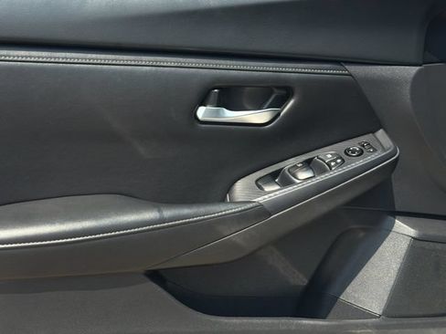 Used 2024 Nissan Sentra SV FWD image 12