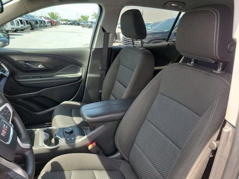 Used 2024 GMC Terrain SLE w/ Driver Convenience Package FWD image 12