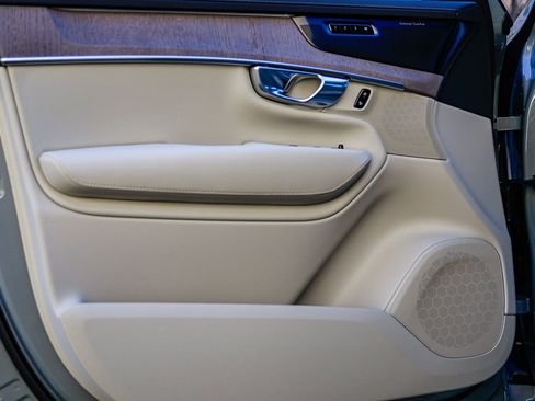 New 2026 Volvo XC90 T8 Ultra w/ Protection Package Premier AWD/4WD image 22