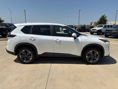 Used 2024 Nissan Rogue SV AWD/4WD image 6