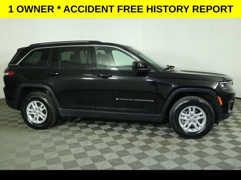 Used 2024 Jeep Grand Cherokee Laredo AWD/4WD image 2