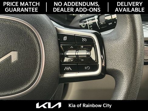 Used 2022 Kia Carnival LX image 22