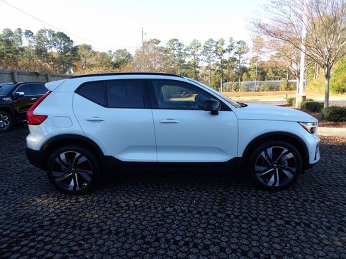 Certified 2024 Volvo XC40 B5 Plus w/ Protection Package Premier image 5