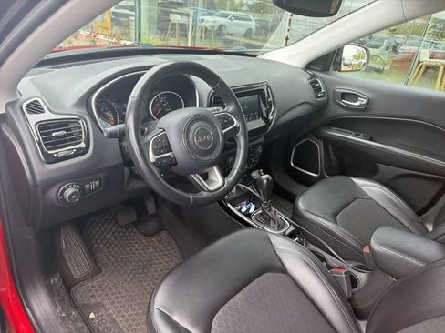 Used 2019 Jeep Compass Latitude FWD image 16