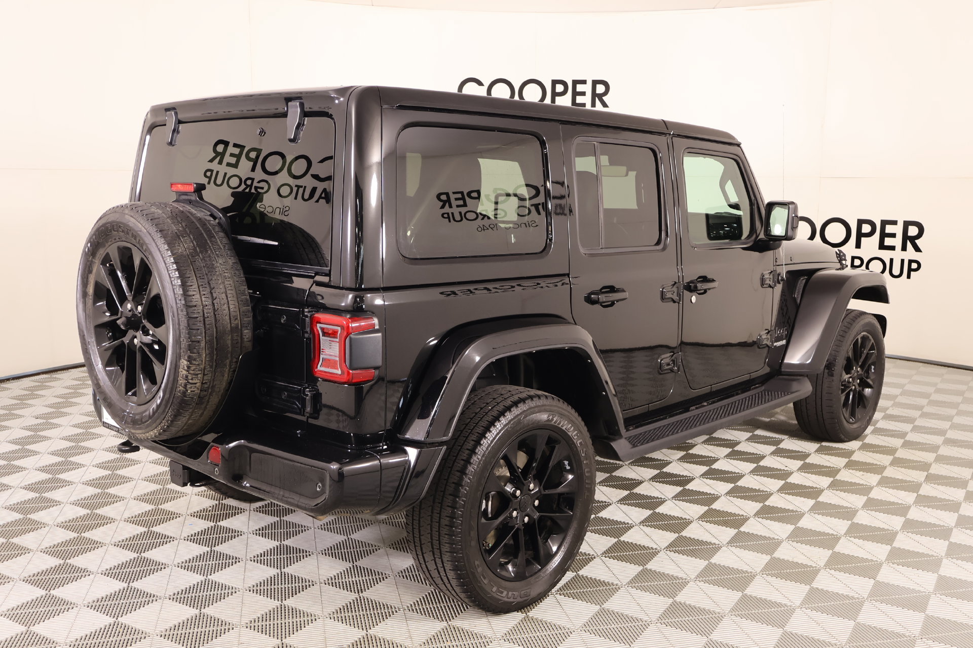Used 2021 Jeep Wrangler Unlimited Sahara AWD/4WD image 21