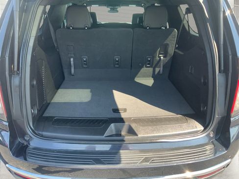 Used 2023 Chevrolet Suburban LT image 11