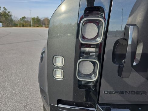 Used 2023 Land Rover Defender 110 V8 image 35