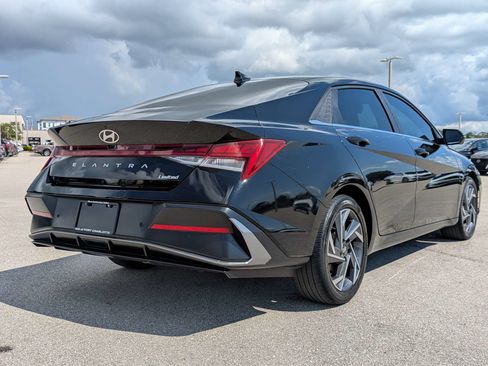 Used 2024 Hyundai Elantra Limited FWD image 5