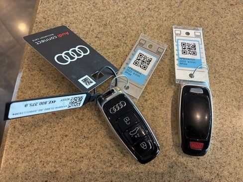 Used 2023 Audi e-tron Premium Plus w/ Premium Plus Package image 39