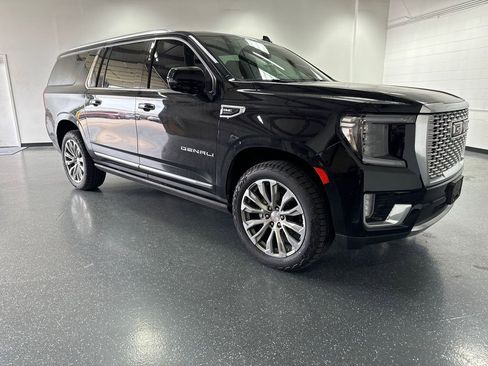 Used 2022 GMC Yukon XL Denali image 2
