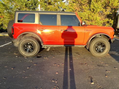 Used 2023 Ford Bronco Wildtrak image 11